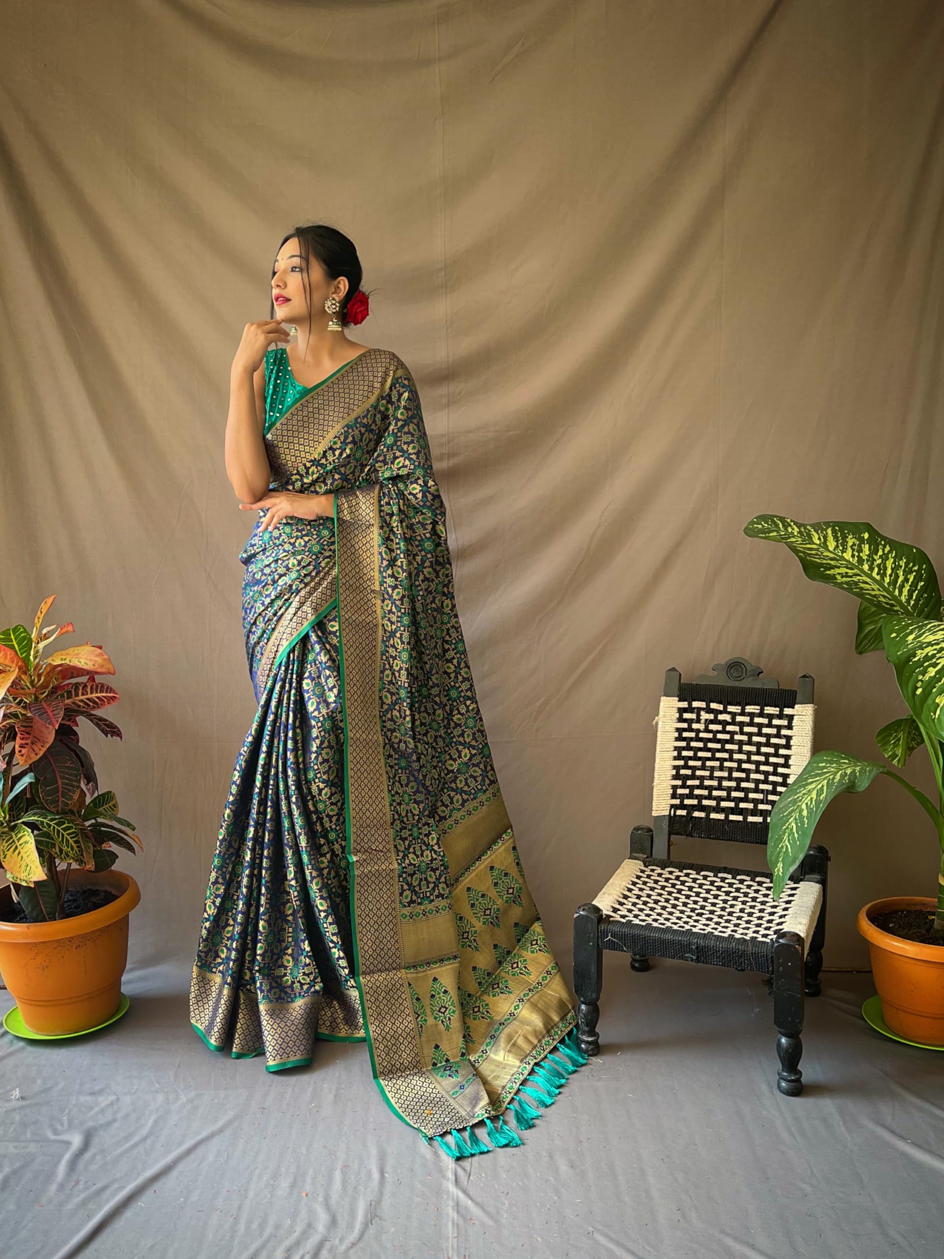 Blue & Gold-Toned Floral Woven Design Zari Saree With Unstitched Blouse