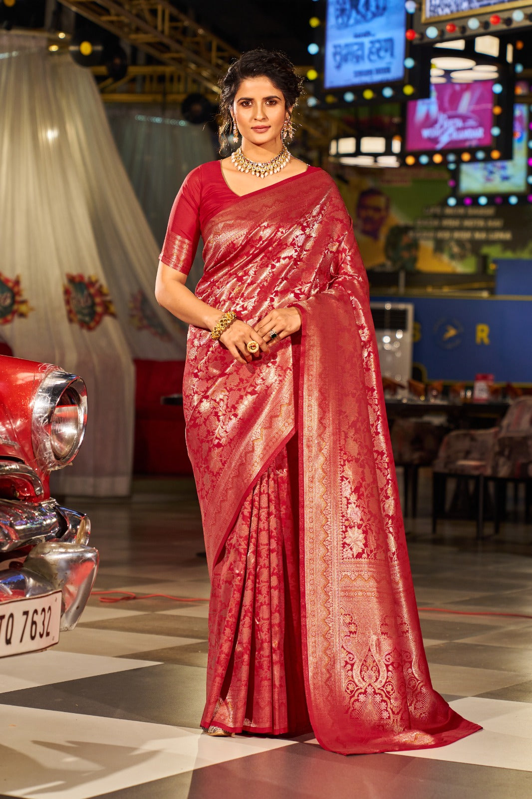Classic Red Silk Saree With Unstitched Blouse Piece