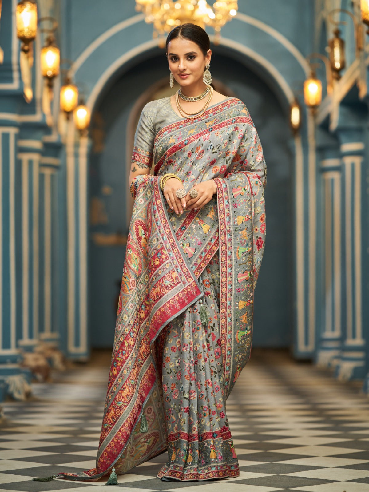 Grey Viscose Dolla Silk Saree With Silk Unstitched Blouse Piece