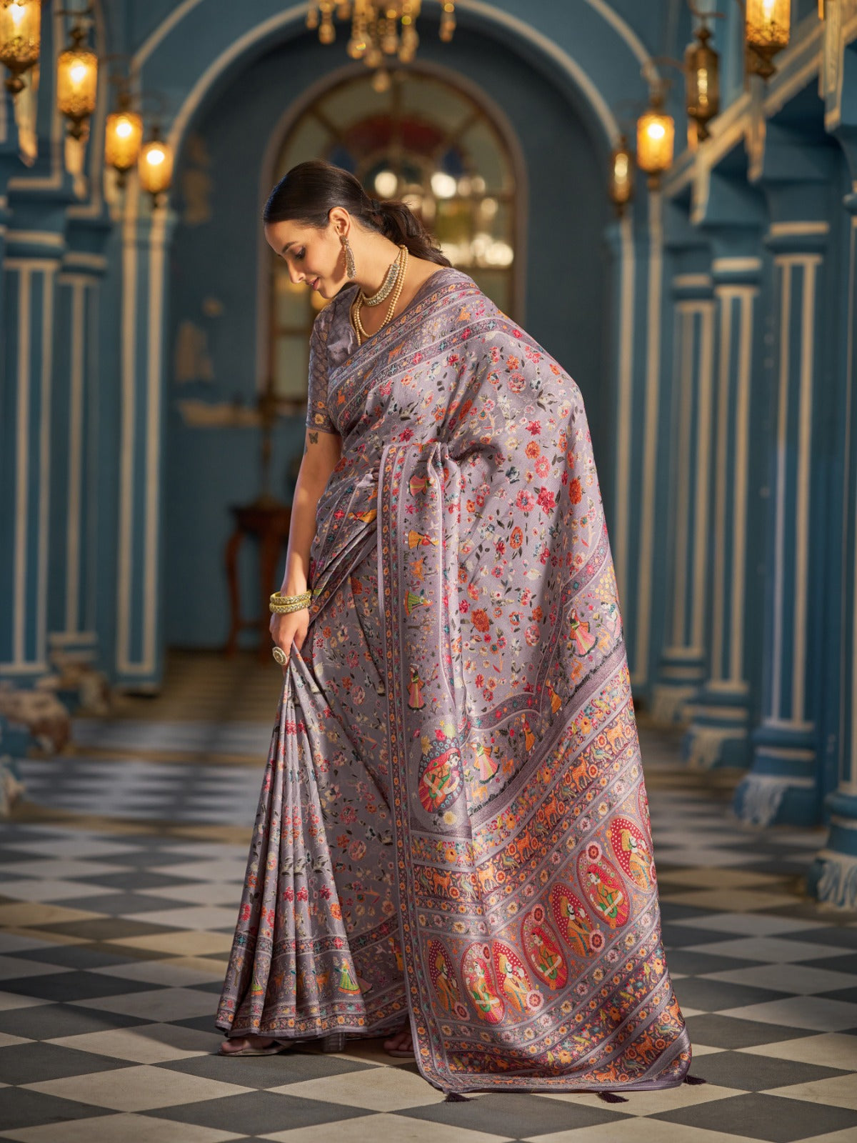 Lavender Grey Viscose Dolla Silk Saree With Silk Unstitched Blouse Piece