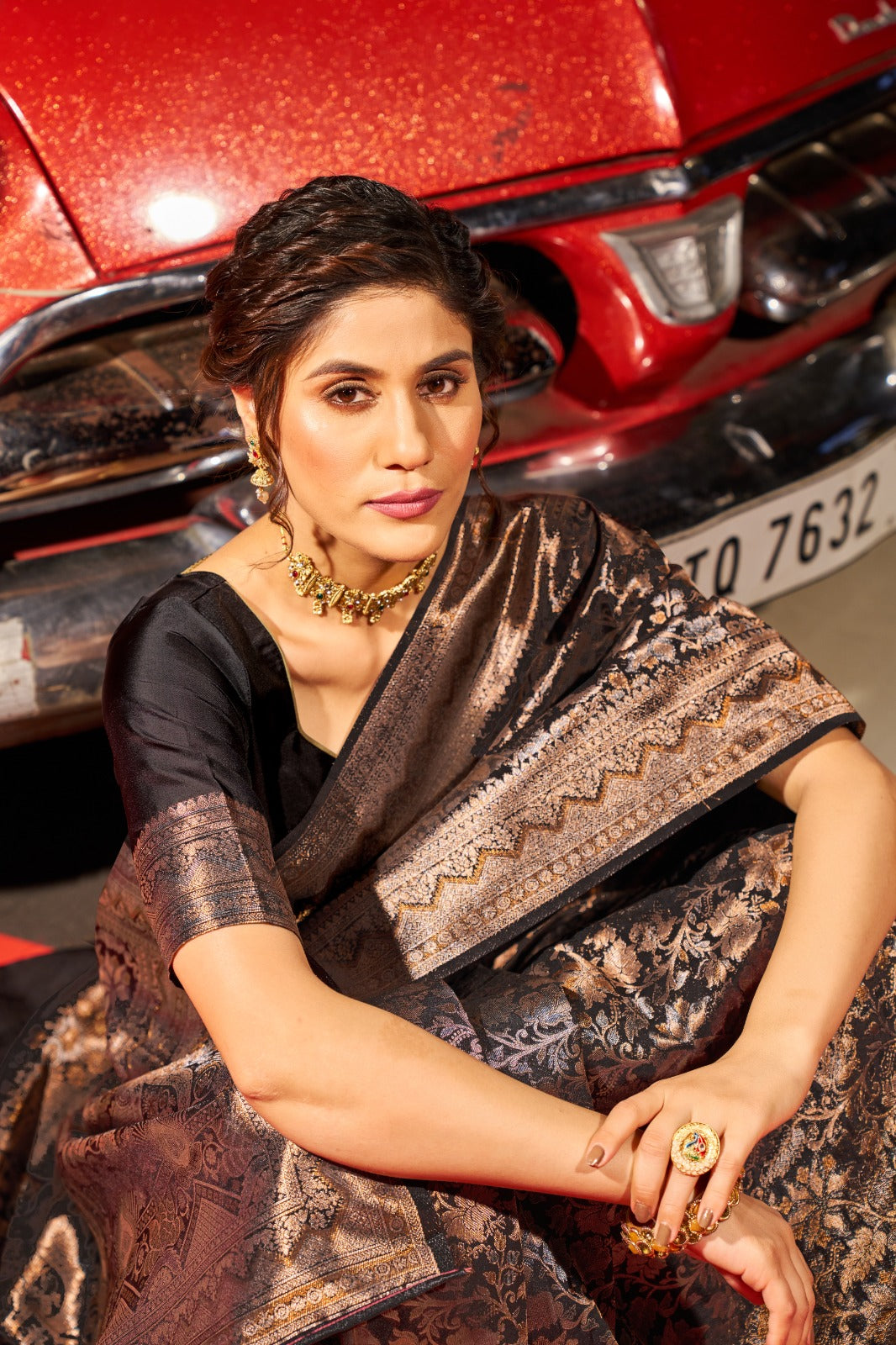 Black Silk Saree With Unstitched Blouse Piece