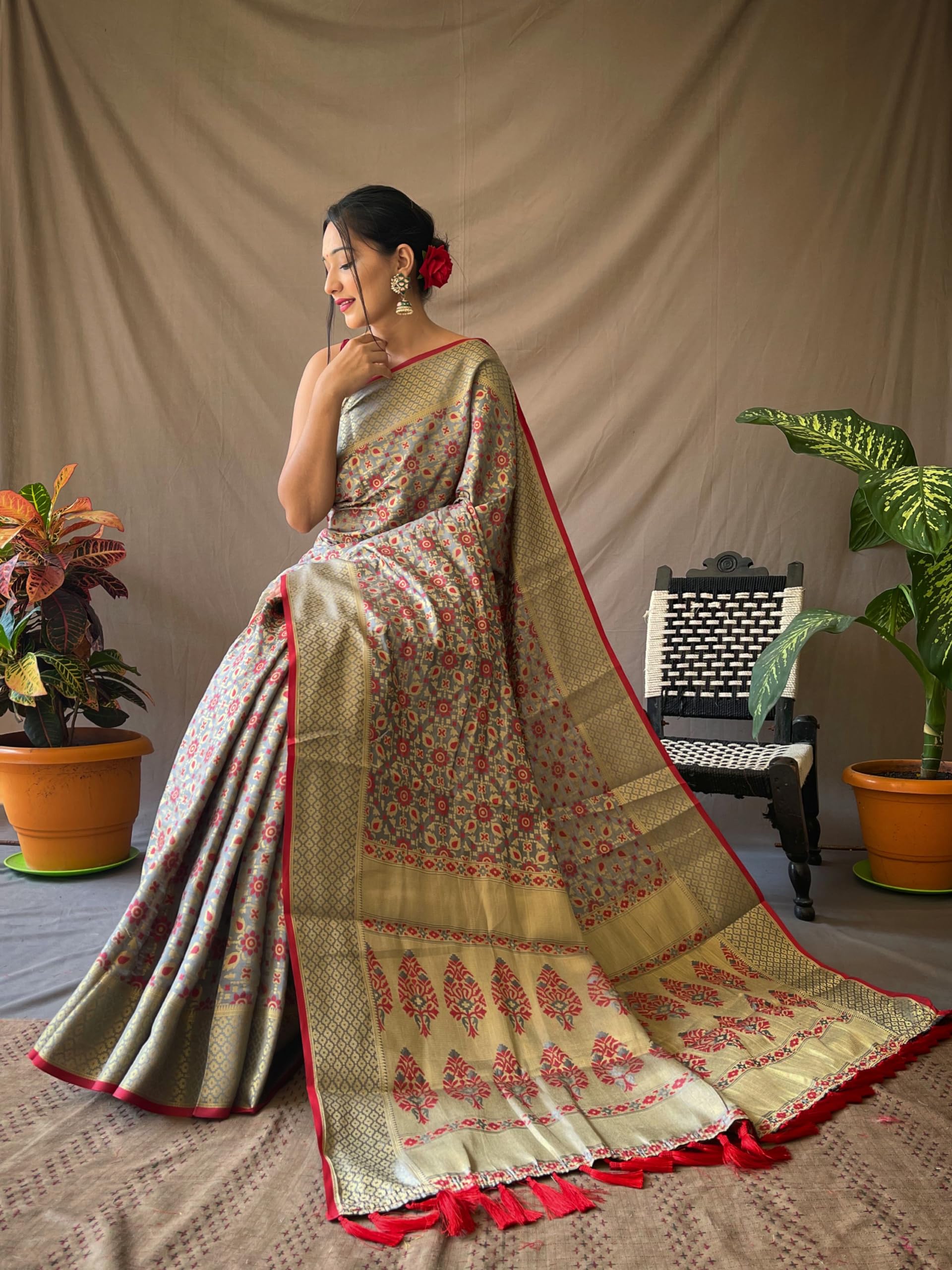 Grey & Red-Toned Floral Woven Design Zari Saree With Unstitched Blouse