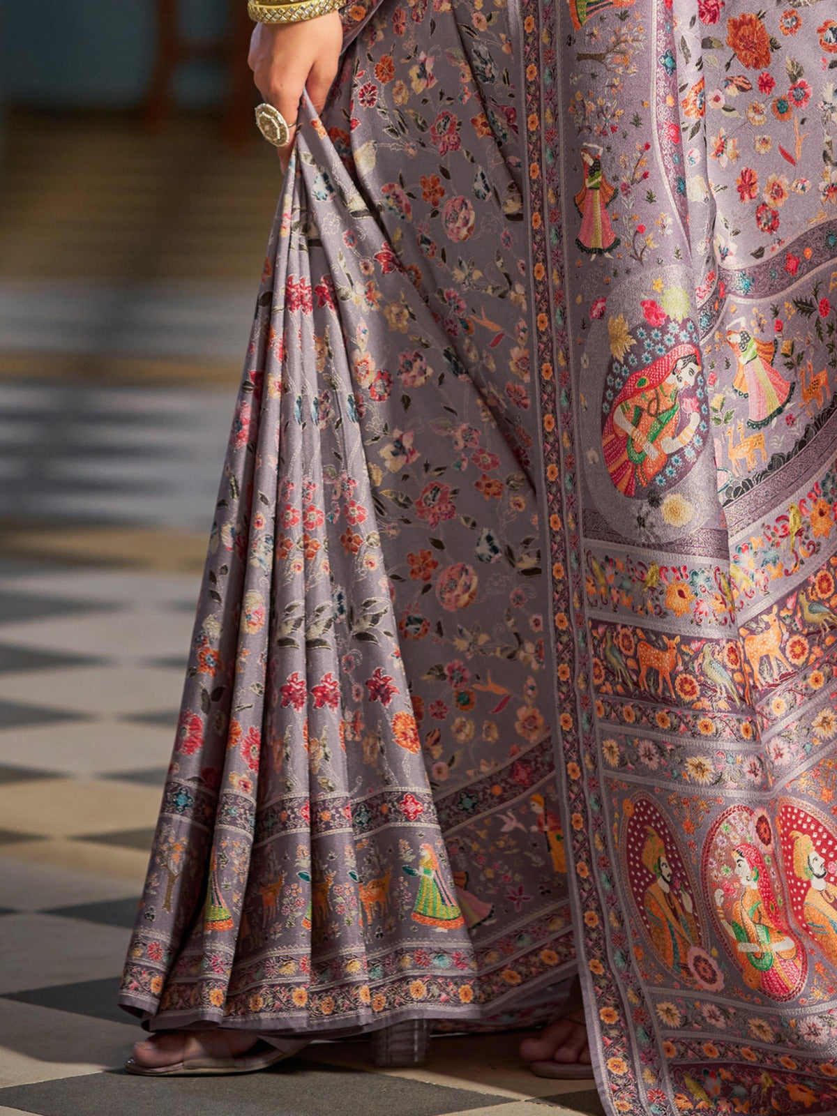 Lavender Grey Viscose Dolla Silk Saree With Silk Unstitched Blouse Piece