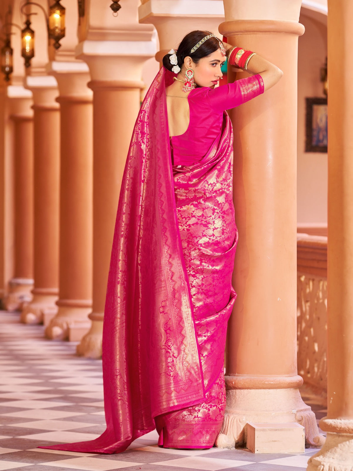 Cheerful Pink Silk Saree With Unstitched Blouse Piece