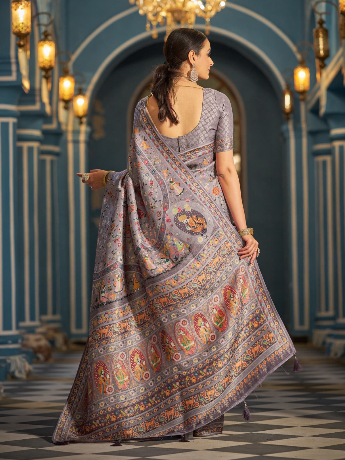 Lavender Grey Viscose Dolla Silk Saree With Silk Unstitched Blouse Piece