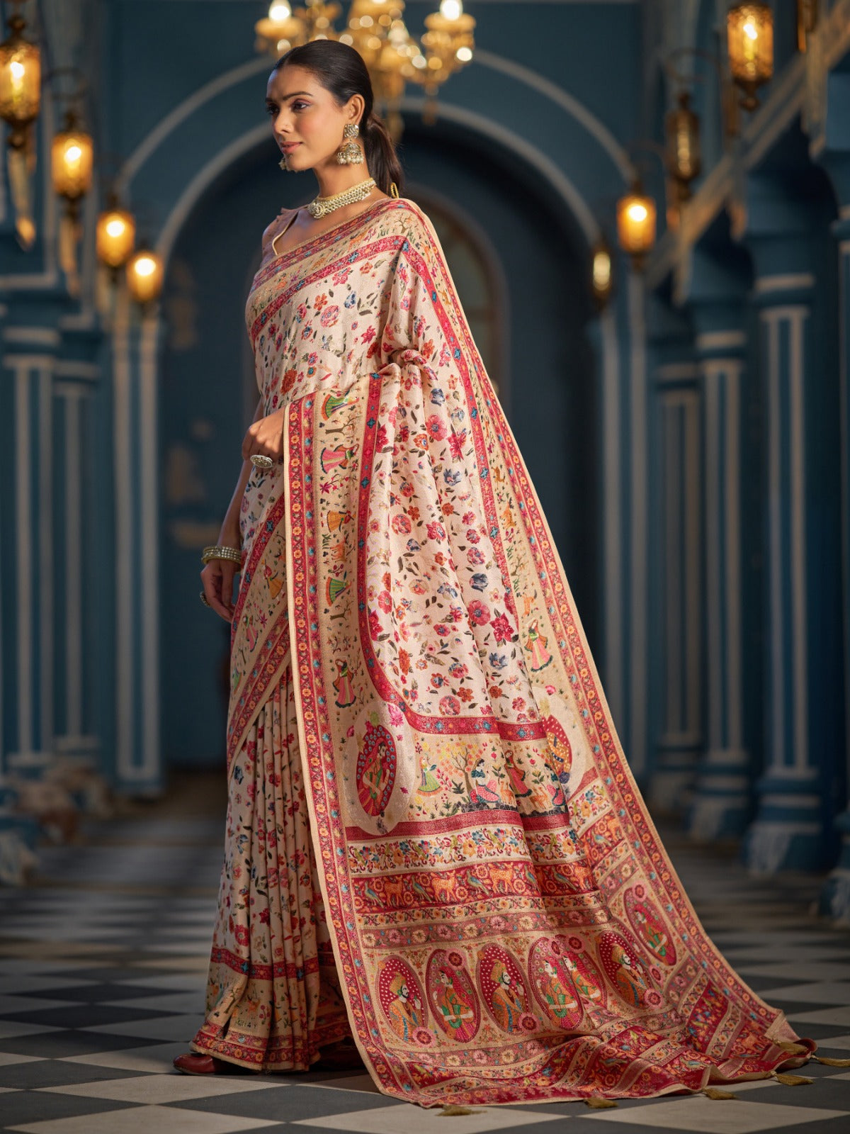 Off-White Viscose Dolla Silk Saree With Silk Unstitched Blouse Piece