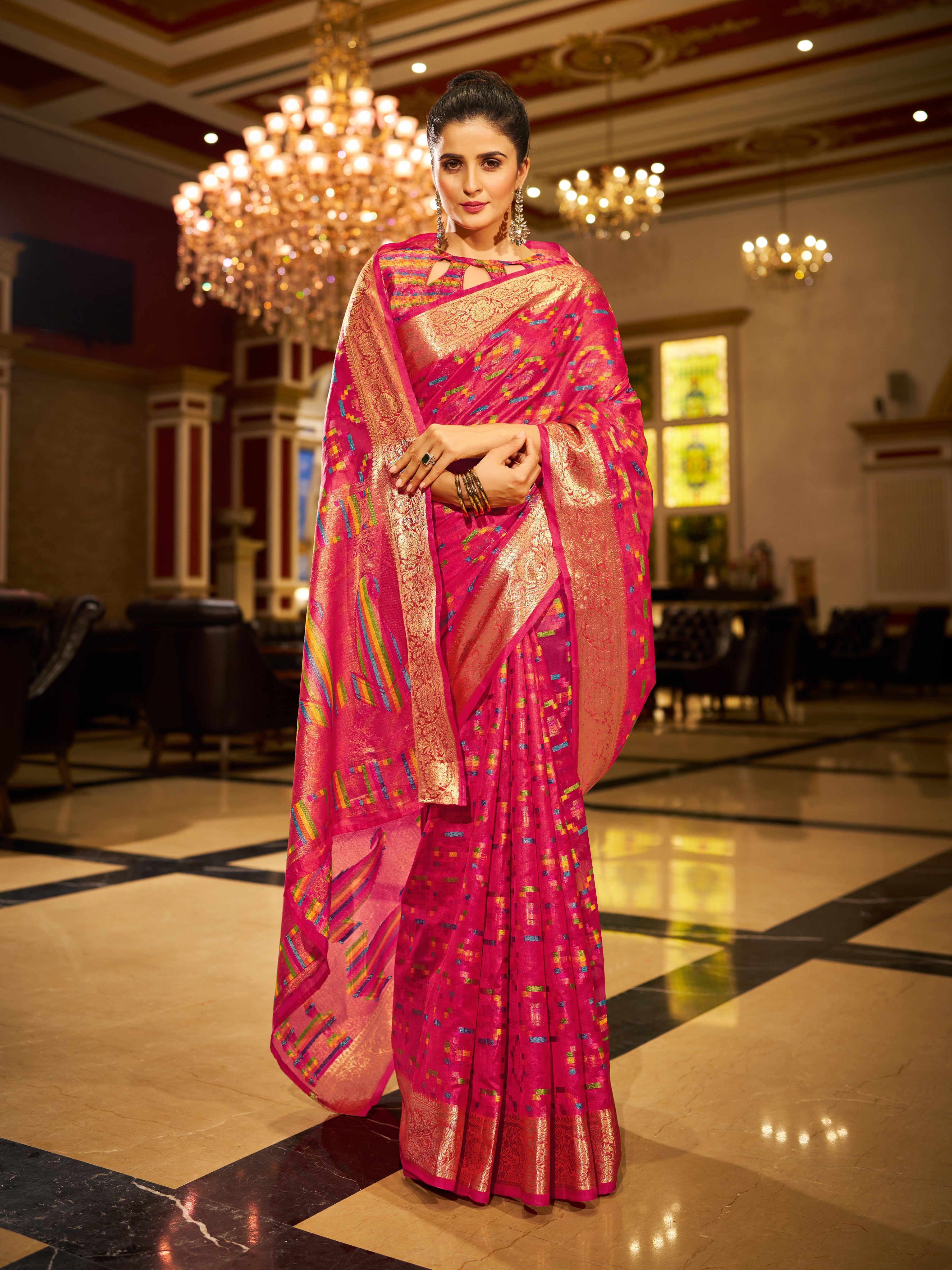 Pink and dazzling Gold Organza Saree With Unstitched Blouse