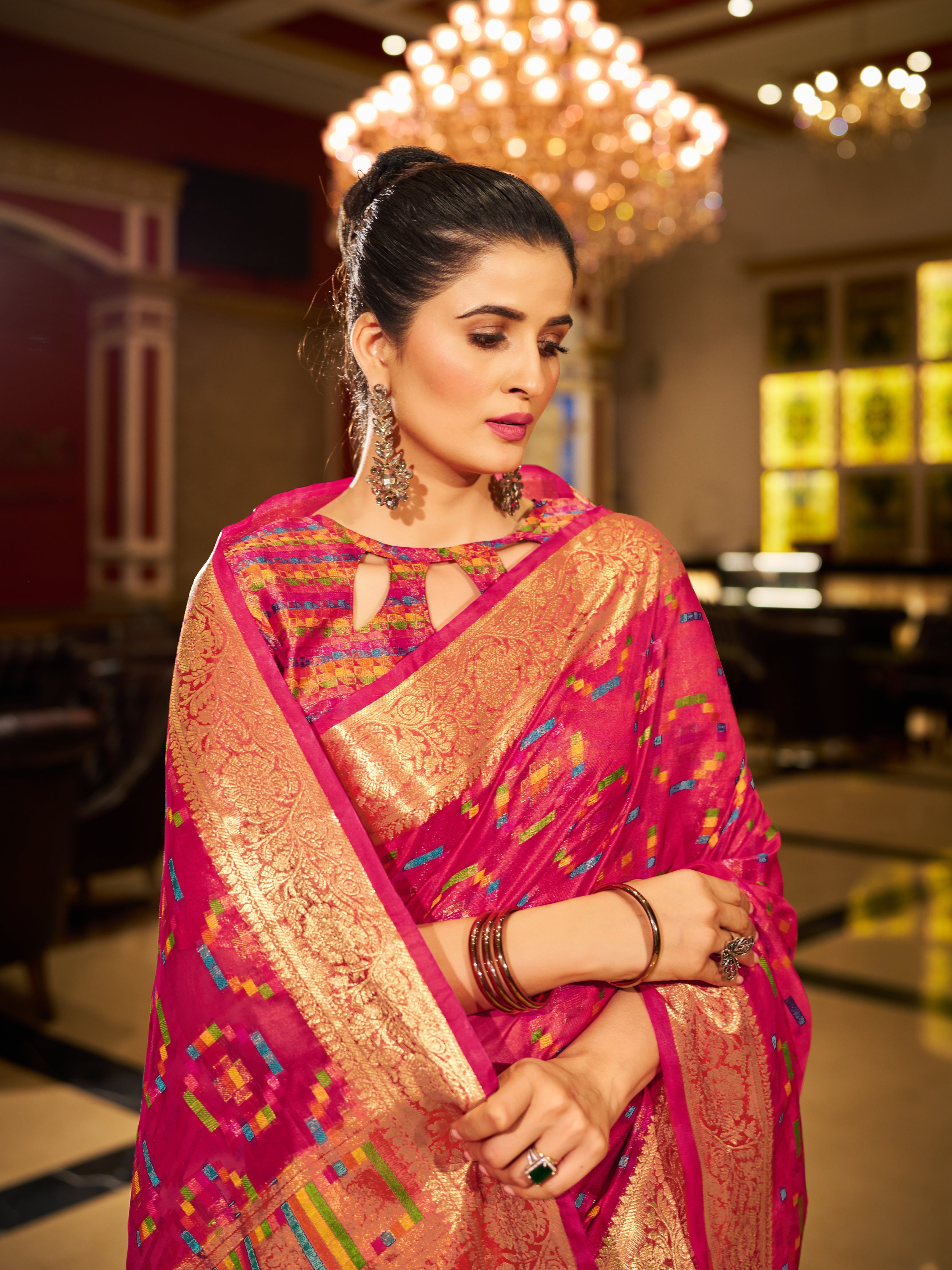 Pink and dazzling Gold Organza Saree With Unstitched Blouse