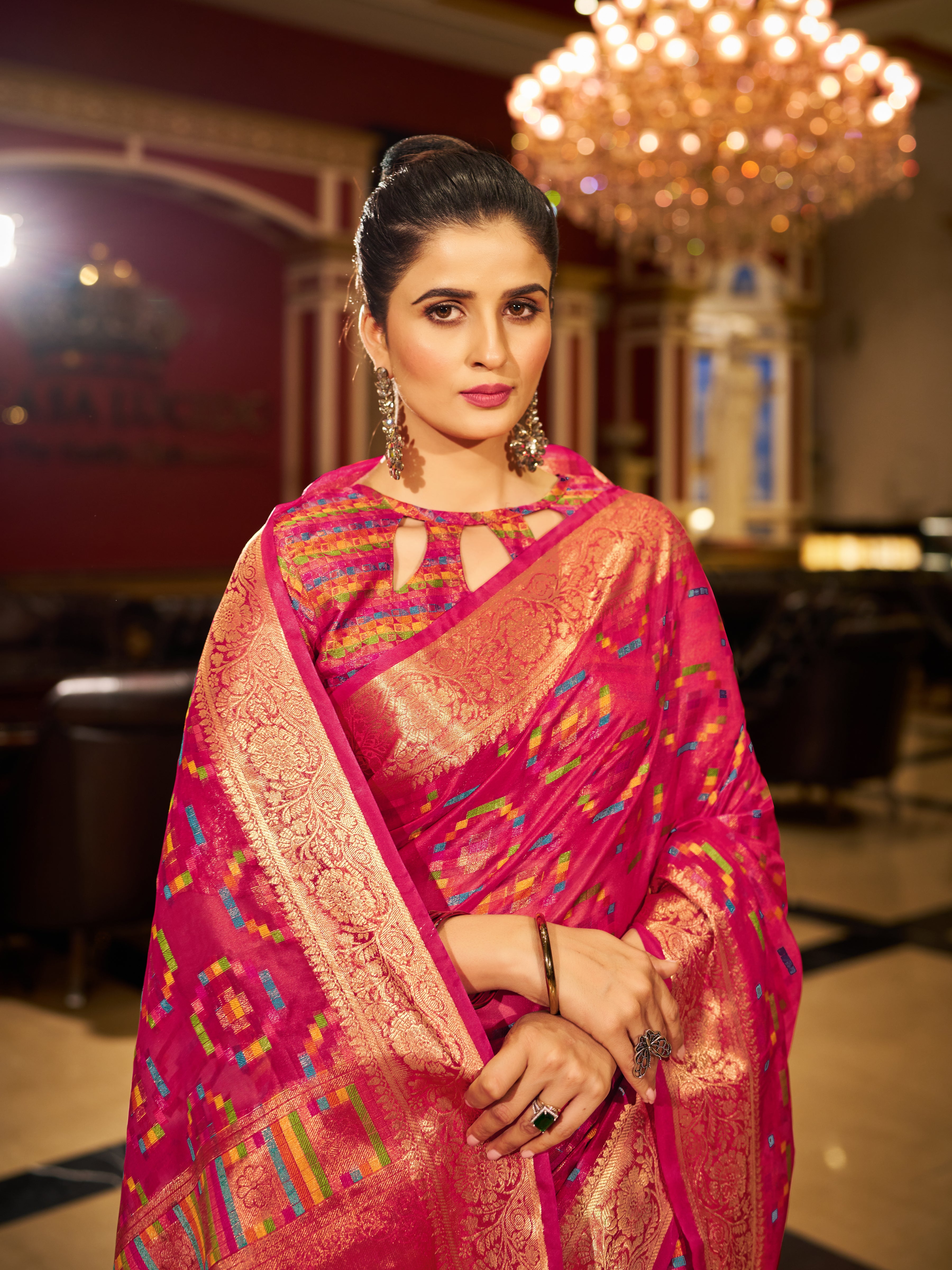 Pink and dazzling Gold Organza Saree With Unstitched Blouse