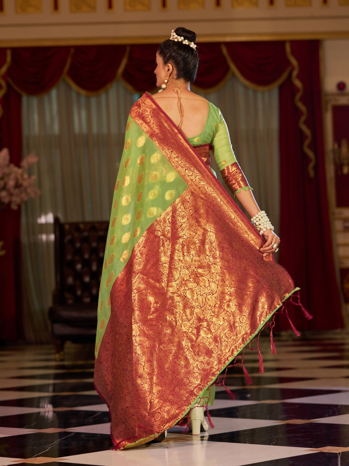 Mehndi Green Cotton Linen Saree With Pure Cotton Unstitched Blouse Piece