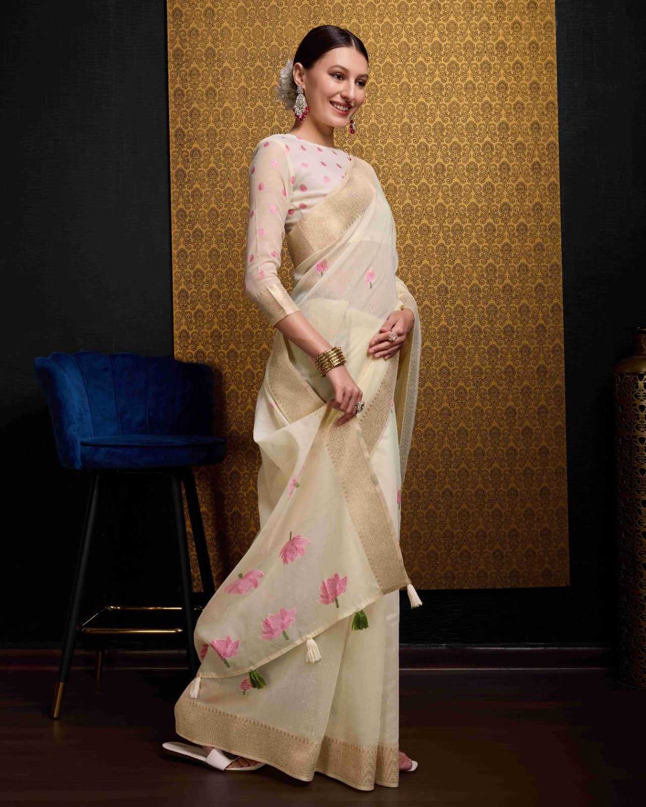 Off White Cotton Linen Saree With Pure Cotton Unstitched Blouse Piece