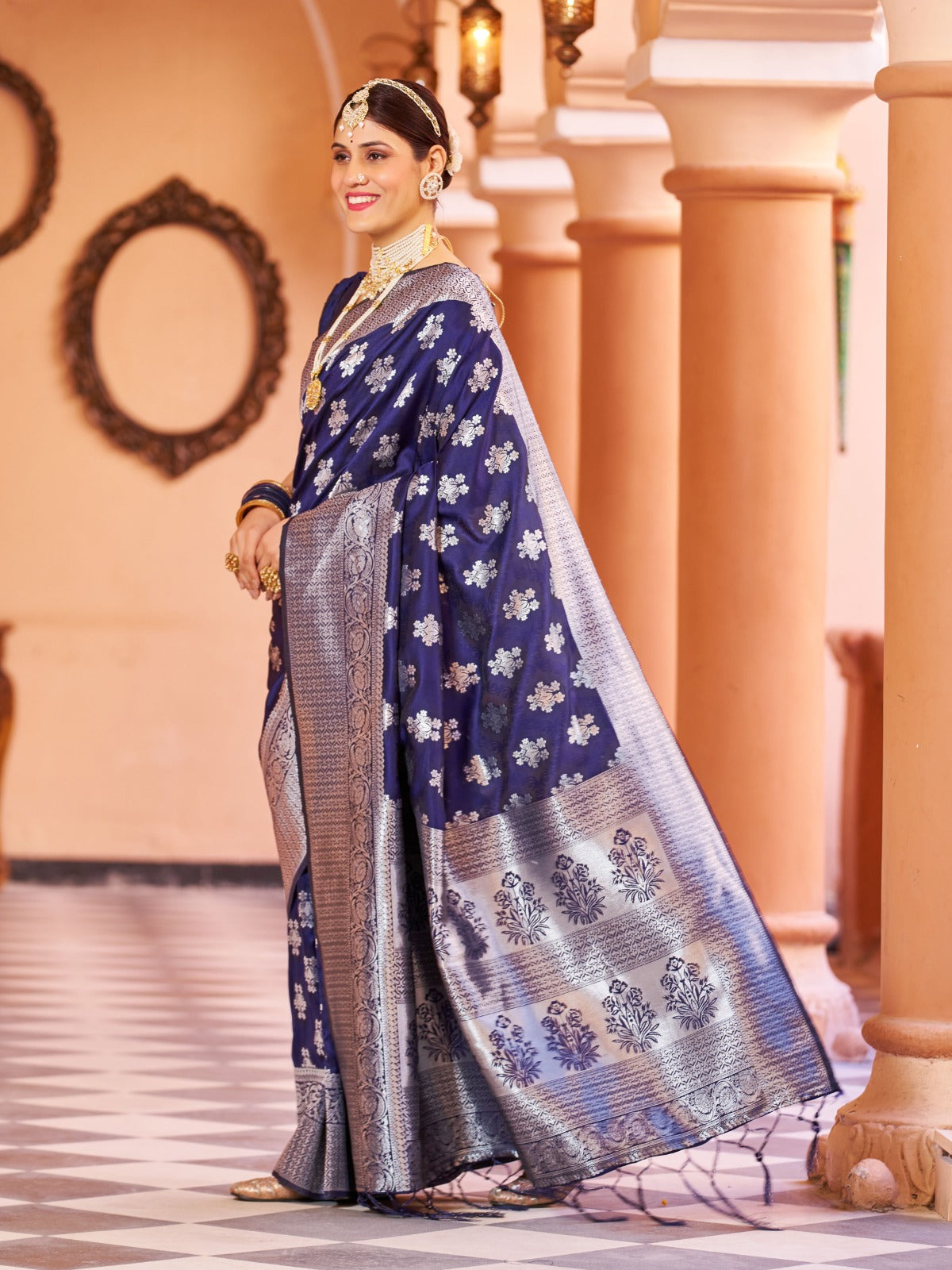 Dark Blue Silk Saree With Unstitched Blouse Piece