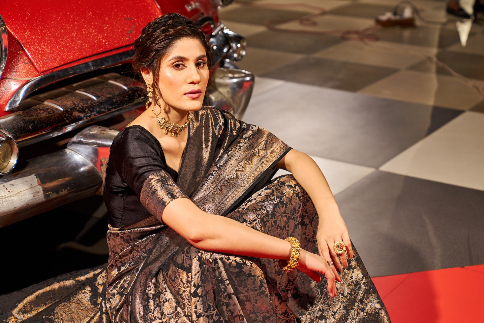 Black Silk Saree With Unstitched Blouse Piece