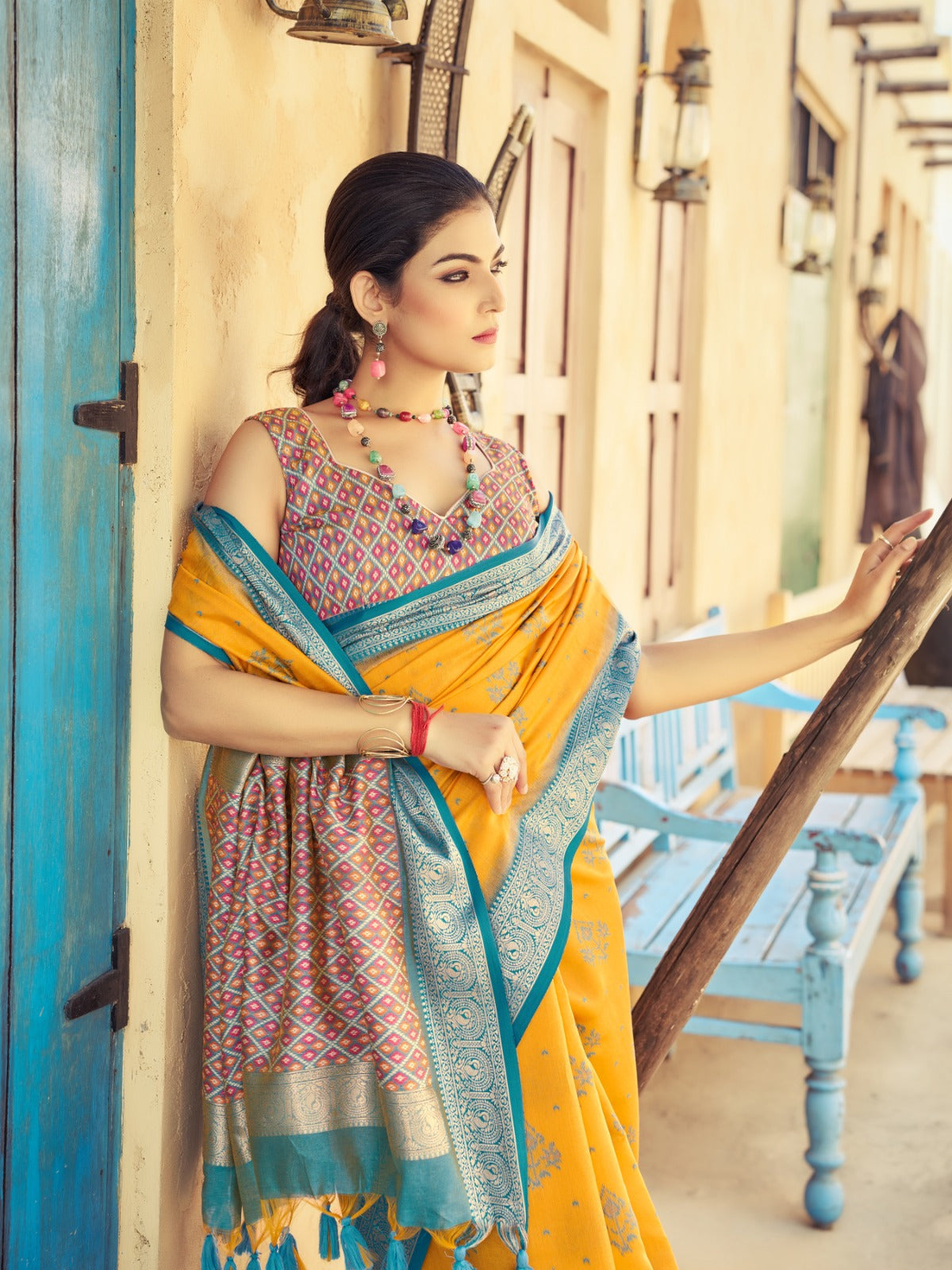 Yellow Raw Silk Saree With Silk Unstitched Blouse Piece