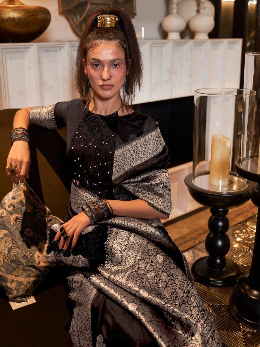 Fluid Black Georgette Saree With Unstitched Blouse Piece