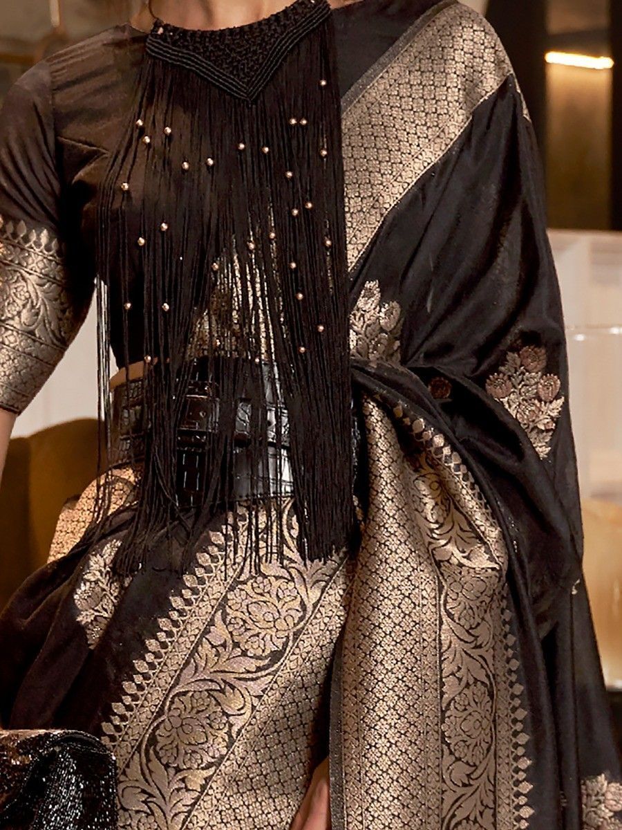 Fluid Black Georgette Saree With Unstitched Blouse Piece